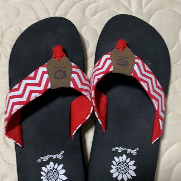 Two pairs flip flops - Picture 2 of 5